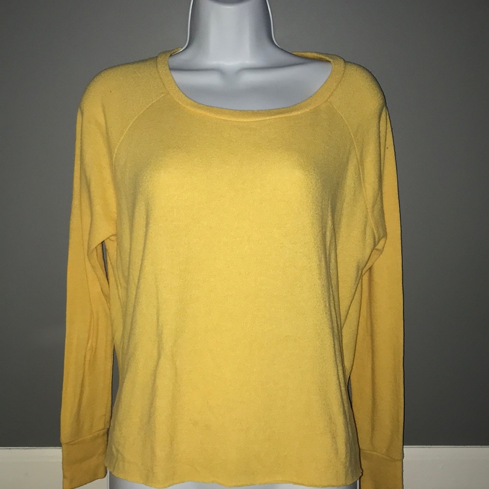yellow american eagle sweater!